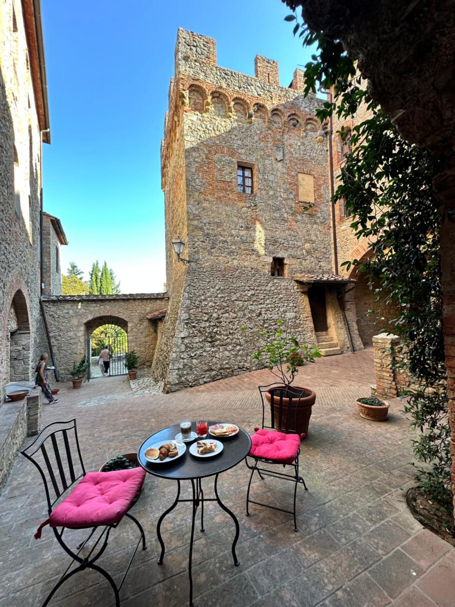 Castel Pietraio Villa Monteriggioni Bagian luar foto